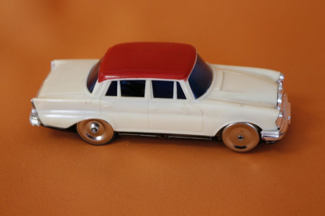 Schuko Mirako Car 1001 / 1