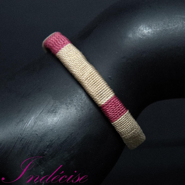 Bracelet jonc en zamak (inoxydable, hypoallergénique) et macramé rouge et or