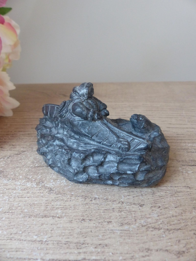 Chasseur de Phoque en Kayak : Sculpture Artisanale en Pierre de Savon du Canada, Collection Art inuit