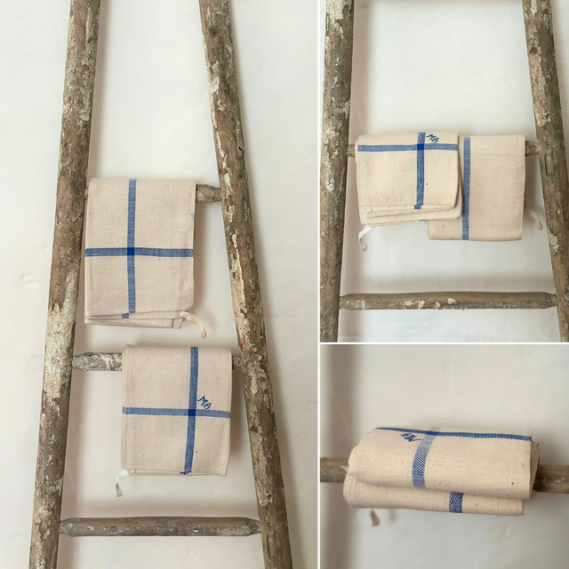 les torchons au liseré bleu, monogramme M.A