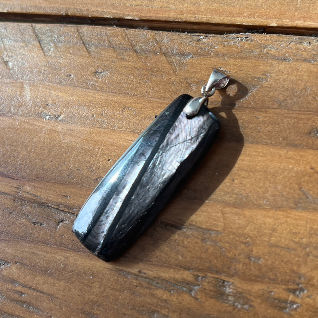 Pendentif en Hypersthène et bélière argent