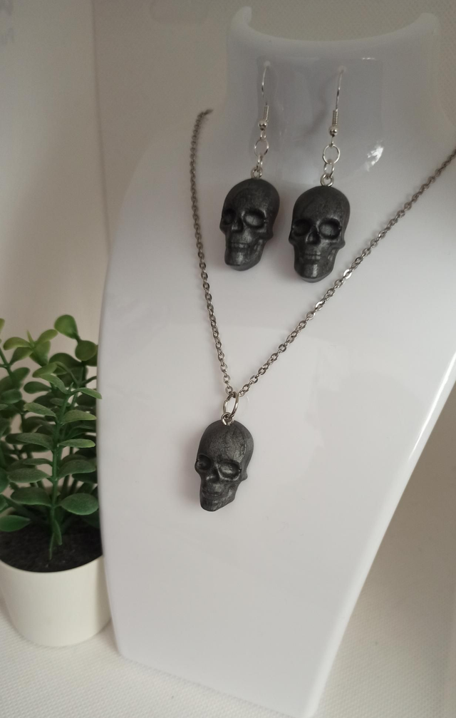 Parure boucle d&#039;oreille et pendentif SKULL gris 