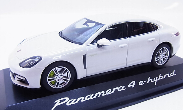 Porsche Panamera Turbo S e-hybrid Weiss Herpa 1:43 