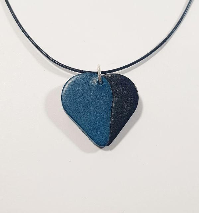 Collier ras de cou coeur cuir et coton