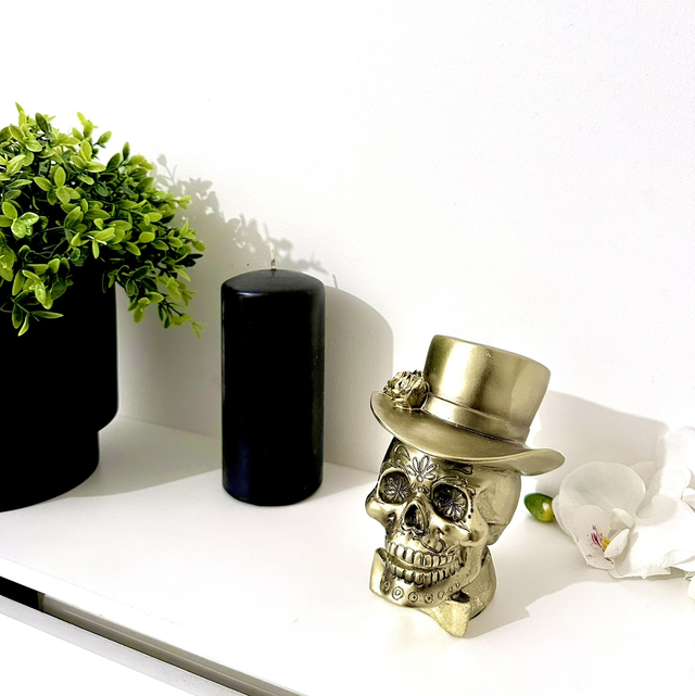 Luxurious Gold Skull Resin Ornament | Bold Decorative Accent Piece
