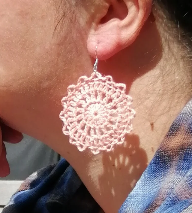 Boucles d’oreilles DOLLY en Micro-crochet - Rose Thé 