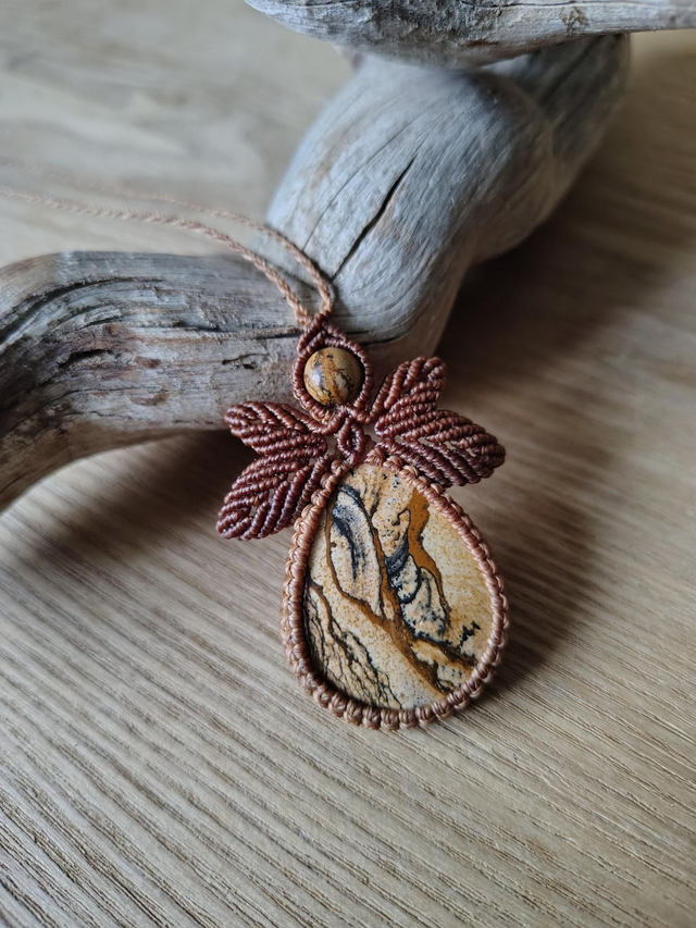 Collier feuilles en macramé et Jaspe Paysage 