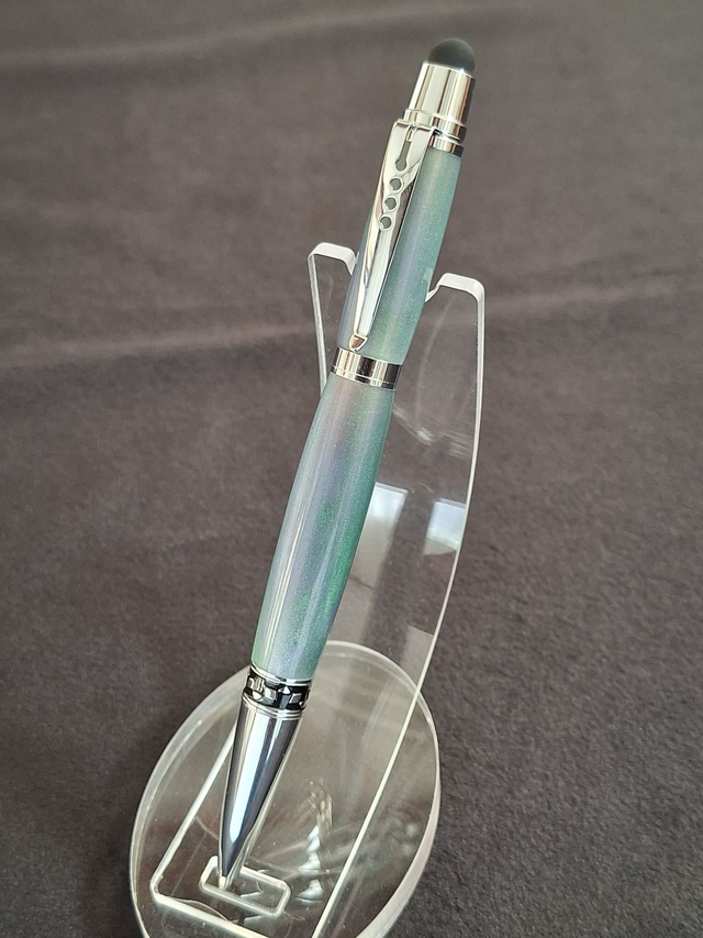 Stylo McGyver en résine verte et violette