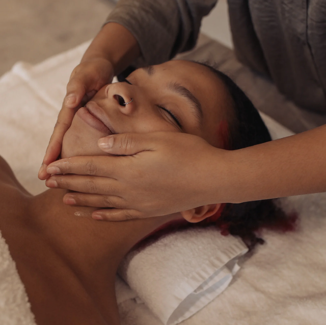 Erikoiskasvohoito (Pro)