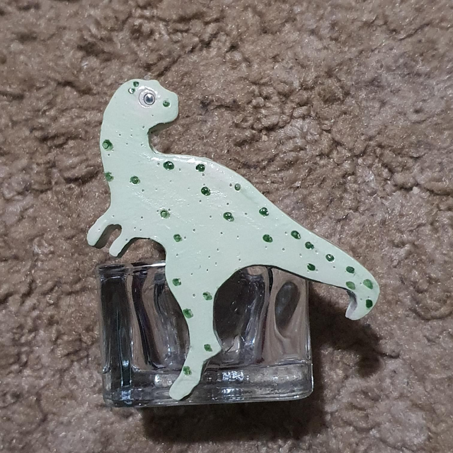 Small dinosaur tealight holder 