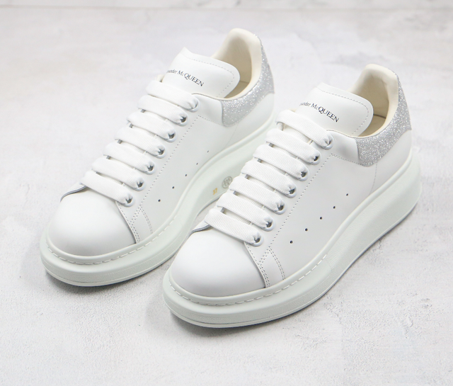 Alexander McQueen, silver-white