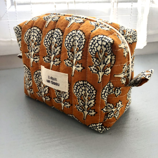 Petite trousse de maquillage matelassée