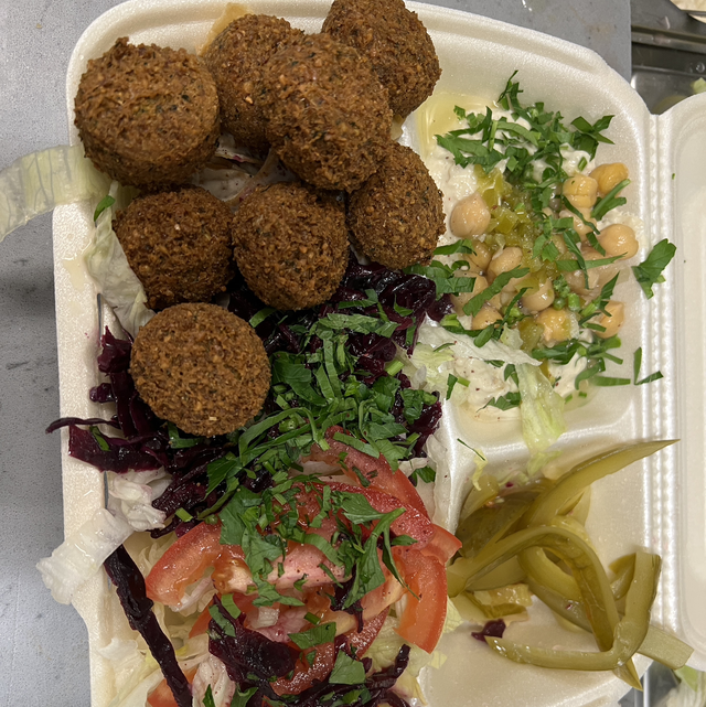 Falafel Teller mit babaganosch zum Abholung 