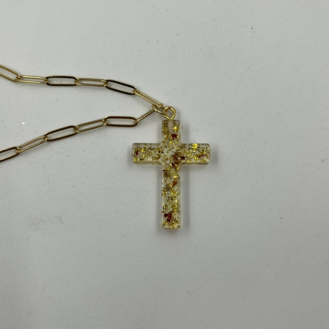Collier en acier inoxydable et croix en résine