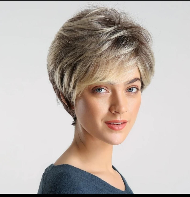 Perruque courte blonde mèches