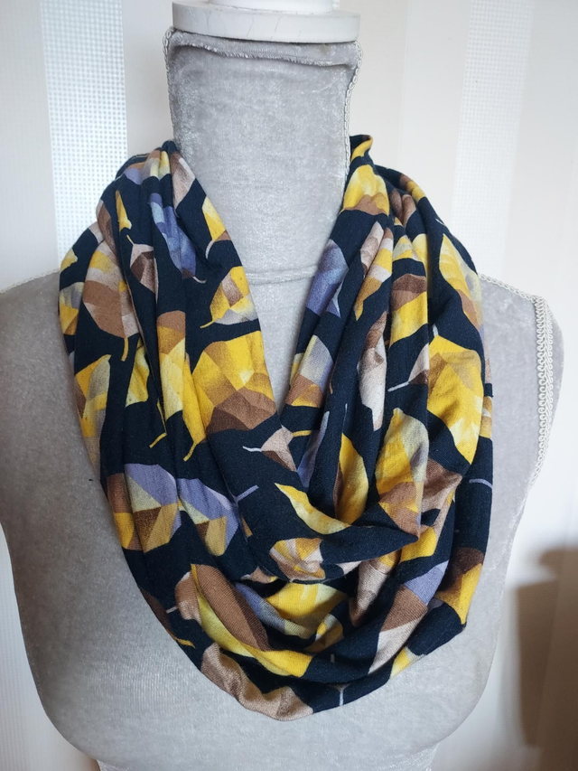 Loop-Schal florale Motive