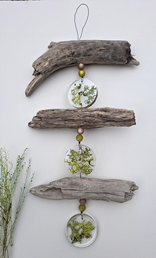 Windspiel mit Flechten