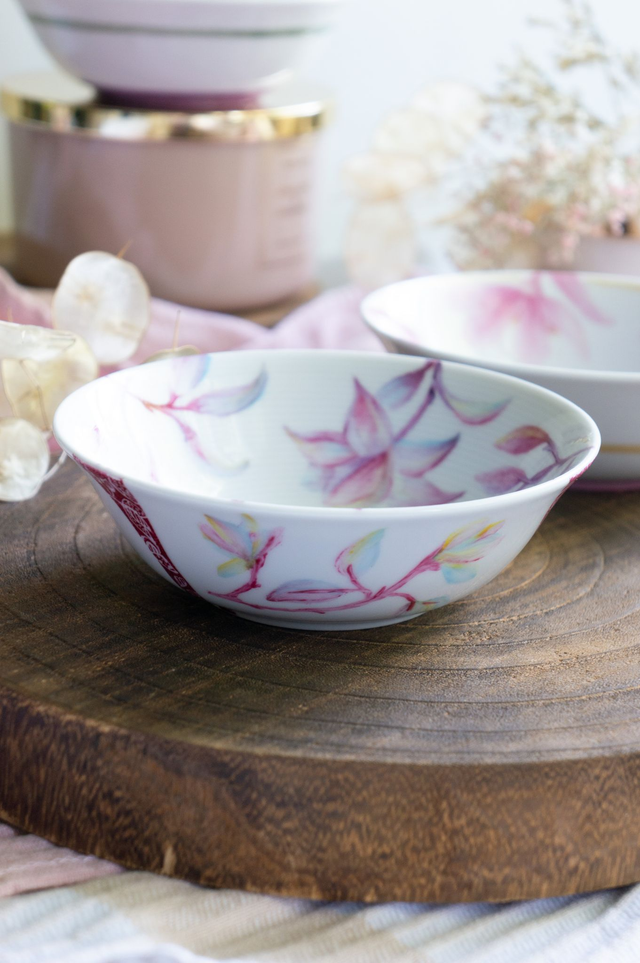 Coupelle bijoux, coupelle vide poche, en porcelaine fine, peinte à la main motif fleurs abstrait rose framboise mauve