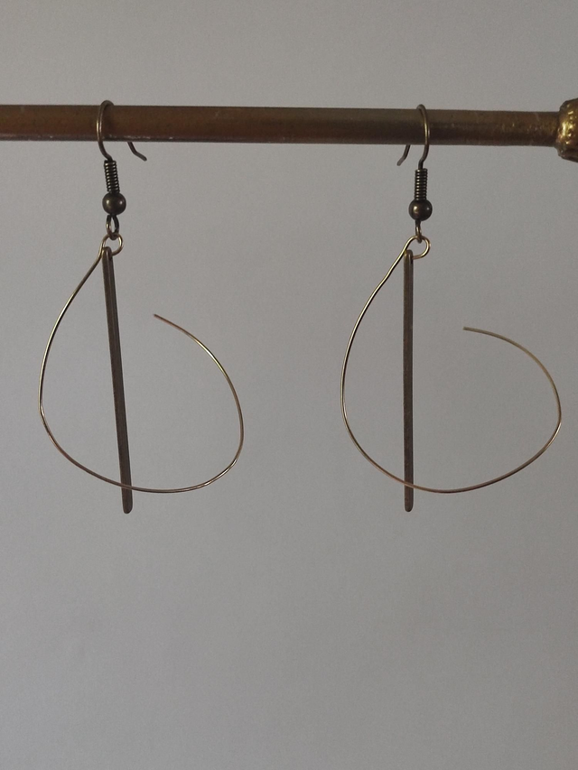 Boucles d'oreilles" tourbillon" acier inoxydable doré et tige bronze, sans nickel, pièce unique 