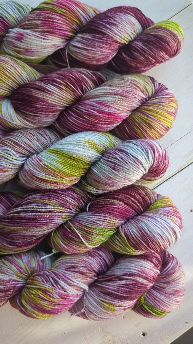 Multi Talented 4ply Mona 100g/400m