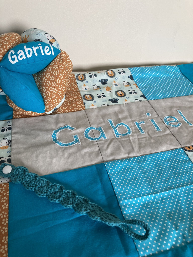 Lot naissance 5 = Couverture Patchwork + Balle de préhension + Attache tétine