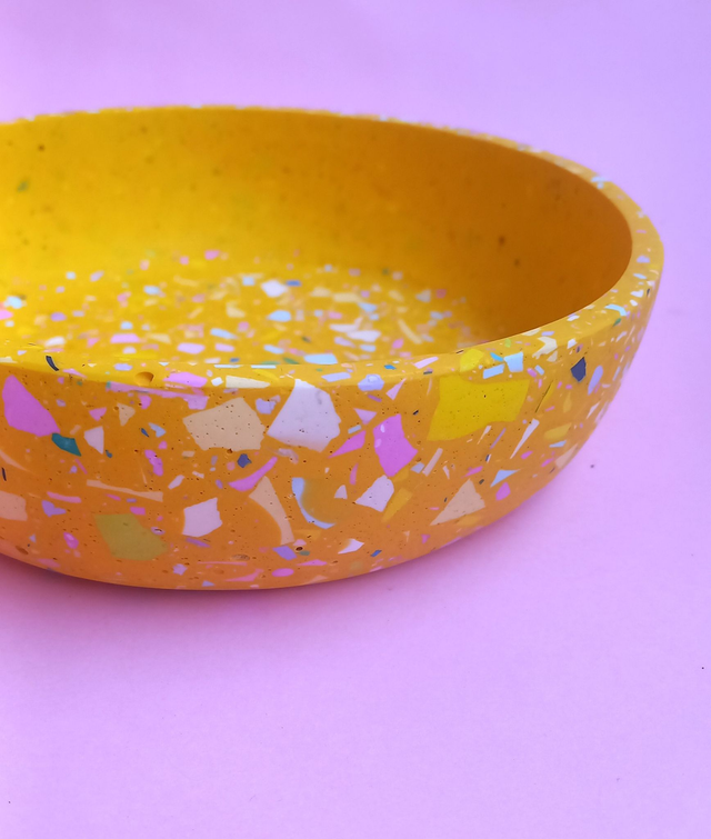 Musztardowa miska terrazzo do kuchni na owoce lub dekoracyjna
