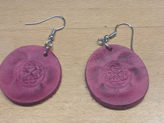 Boucles d&#039;oreille cuir.