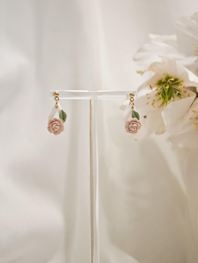 Dusty pink - Spring edition mali viseči uhani s rožico