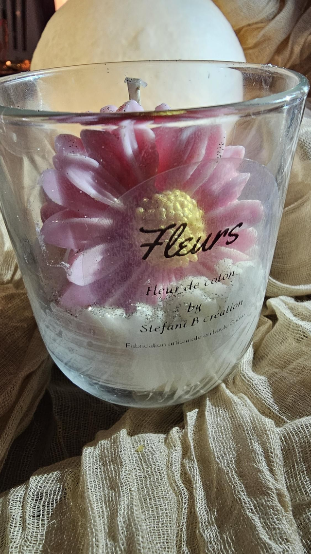 Bougie  fleur  dans son verre senteur  Fleur  de coton