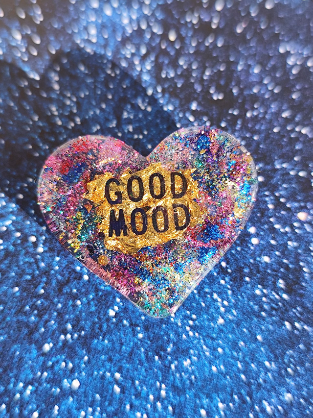 Broche cœur à paillettes - message : GOOD MOOD
