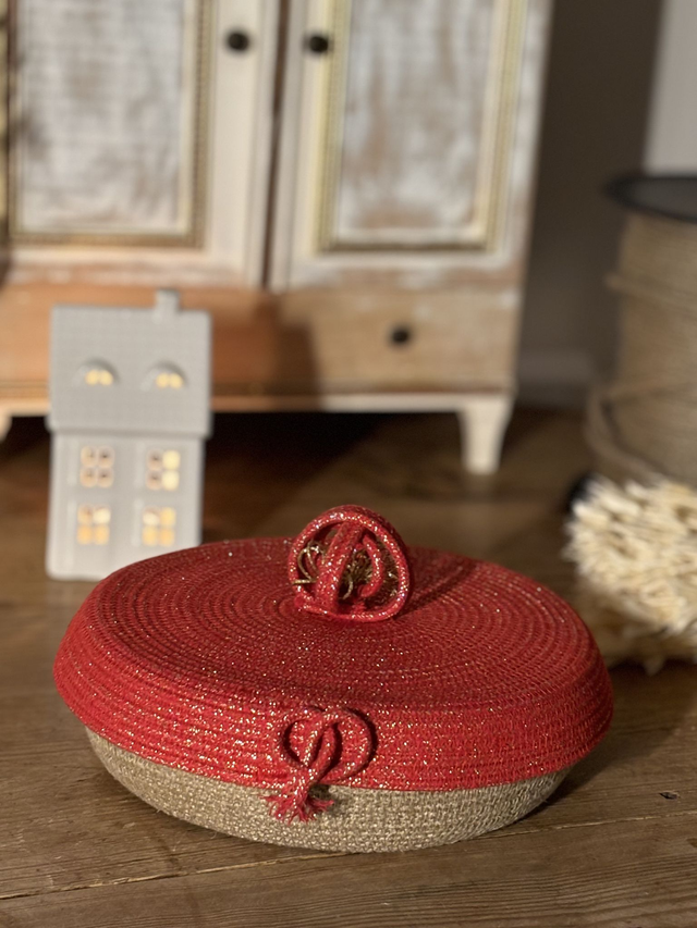 Panier décoratif avec couvercle tresse jute et coton rouge/or 
