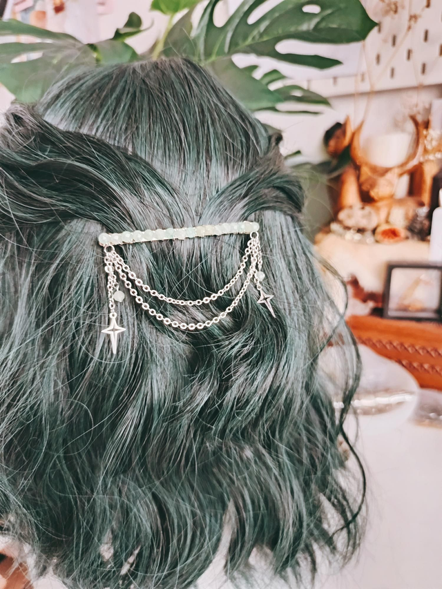 CHEVEUX - BROCHE ENCHANTÉE (au choix)