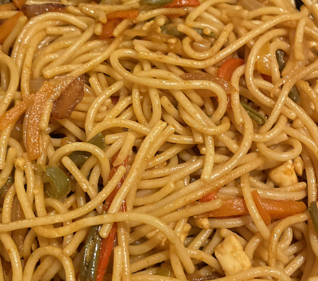 Veg Chowmein (noodles) in a box - serves 2