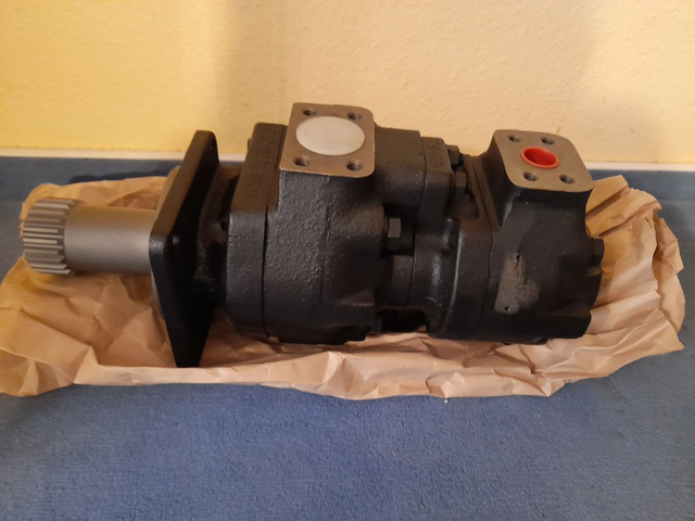 Hanomag 44D Hydraulikpumpe / Doppelpumpe / Tandempumpe (OEM) inkl. Wellenritzel & Dichtungen passend für Radlader Hanomag 44D