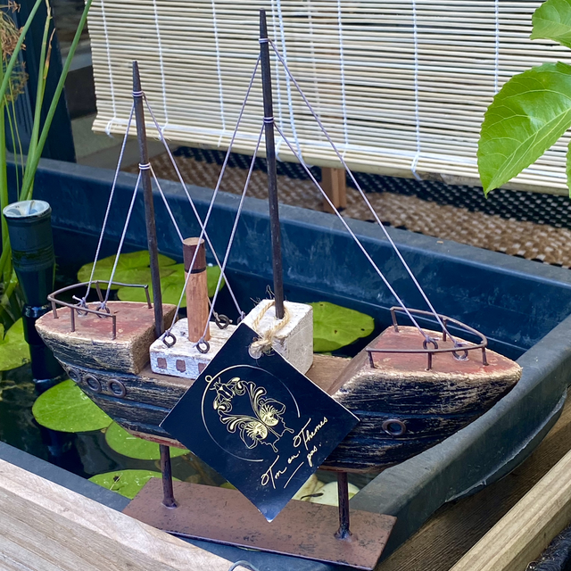 Bateau en bois en métal 