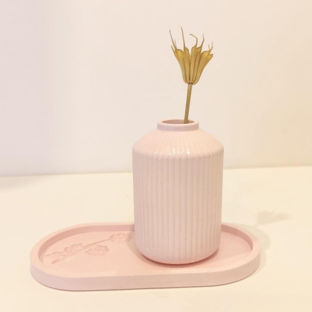 "Lunée", Vase artisanal en gypse avec fleurs séchées - Déco douce et raffinée