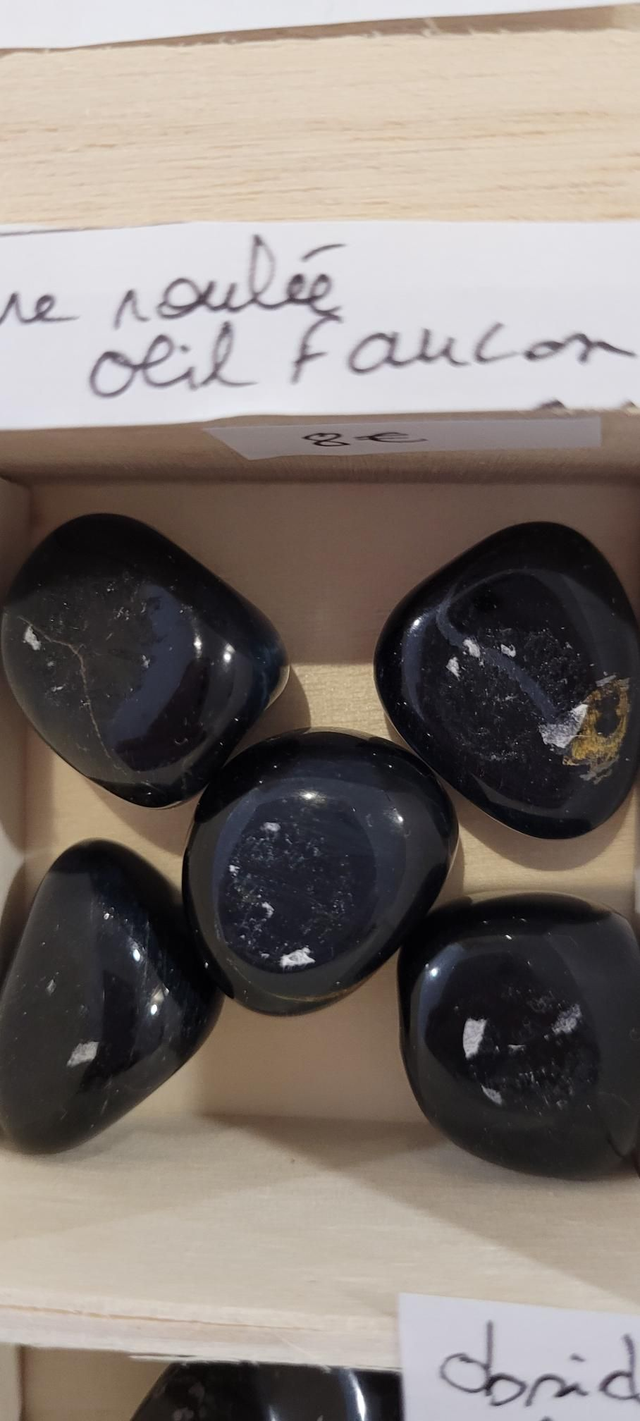 Œil de faucon pierre roulée 