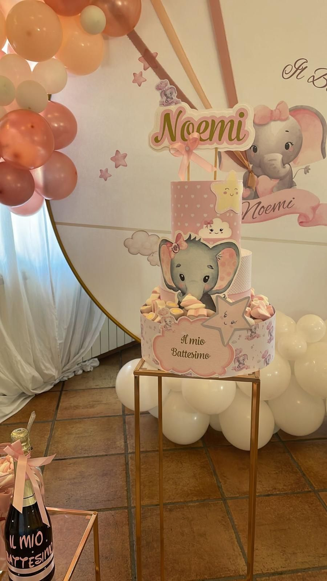 Torta 3 Piani Con Marshmallow Con Bottiglia Personalizzata