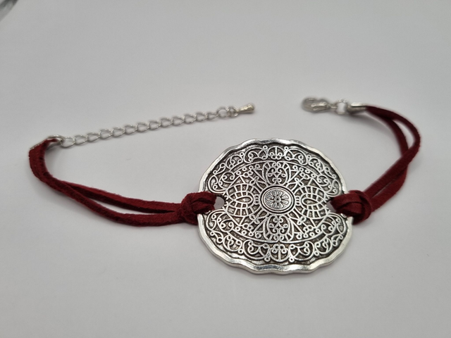 Armband met mooi bewerkt plaatje