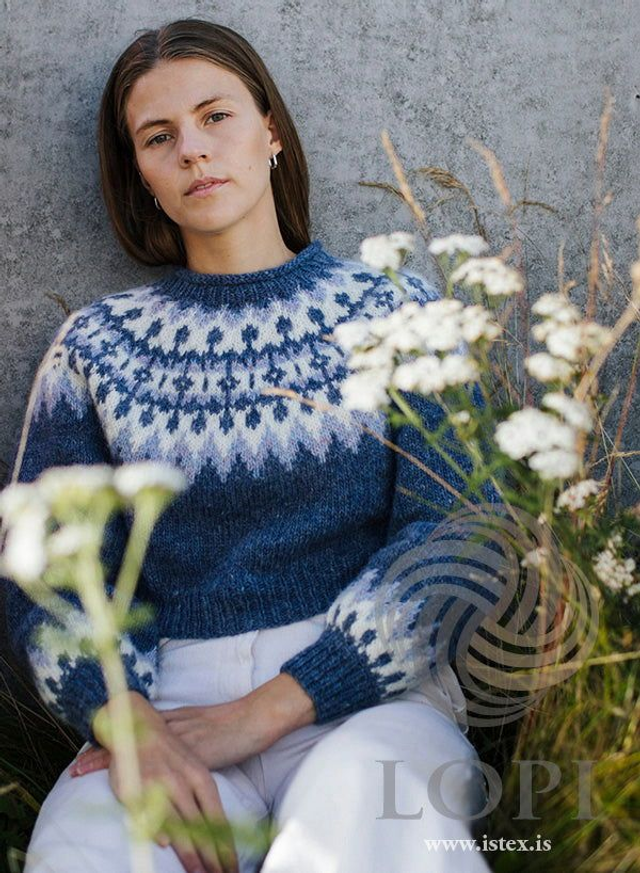 Pull tricoté main, modèle Kastali - cropped, laine lettlopi