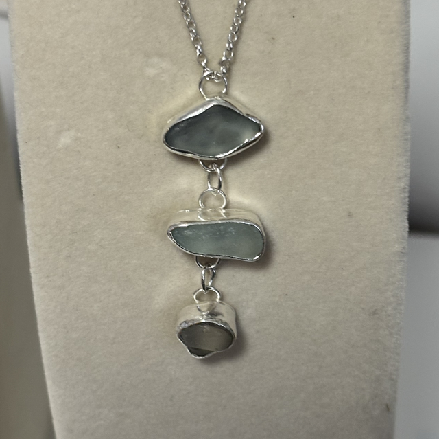 Tri glass pendant (6) 