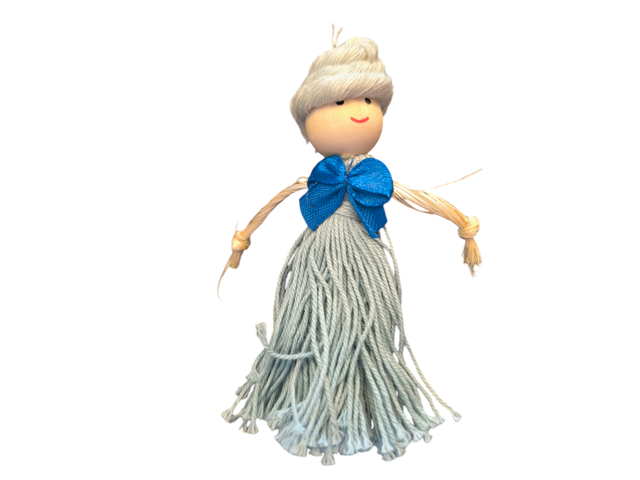 Poupée en laine pompon bleu