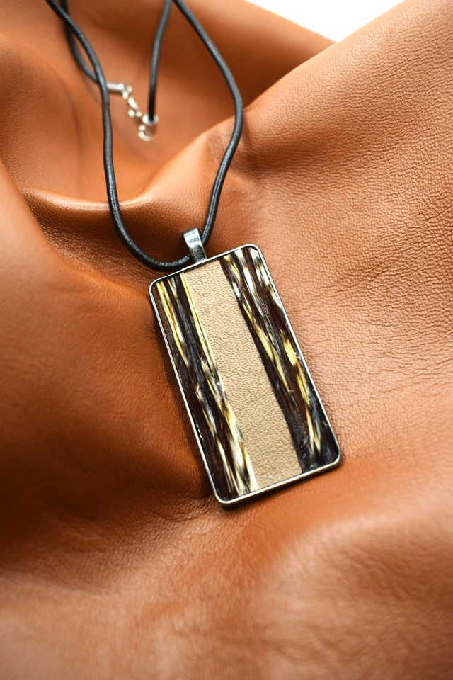 Collier coq chinchilla