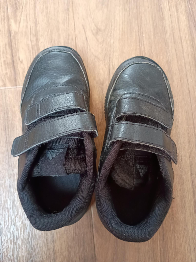 Adidas 10K velcro shoes 