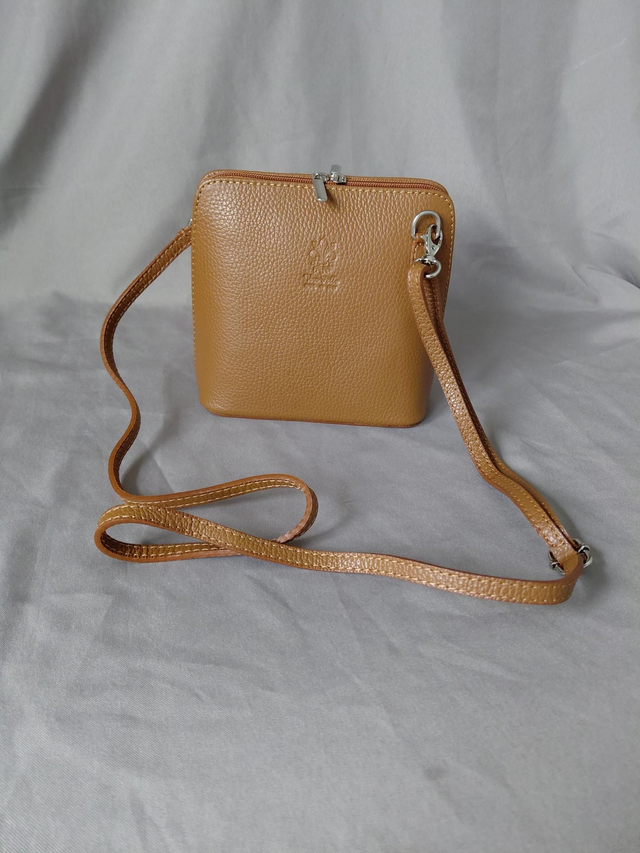 Petit sac en cuir couleur camel 