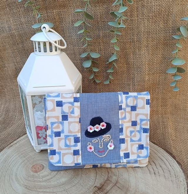 Porte feuille- porte monnaie- pochette - La dame au chapeau