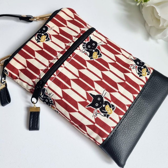 Mini-sac pour téléphone "Maneki" blanc noir & simili cuir noir