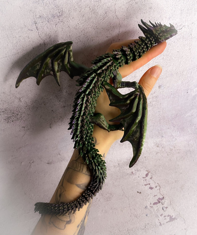 Fantasy Drak "Strážce příběhů" Tmavě zelený