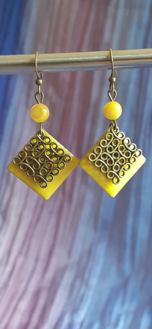 Trazeria jaune Boucles d'oreilles bronze antique &amp; émail, jaune, rouge, bleu, rose 