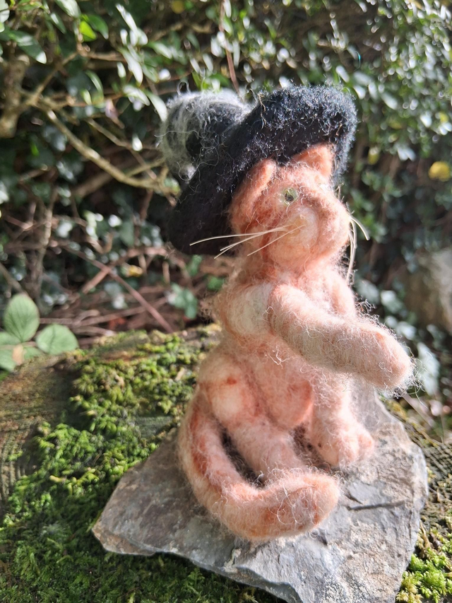 Needle Felt Ginger Cat in a Witches Hat
